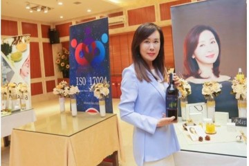 VGreen tung dòng rượu vang và nước trái cây lên men 100% thiên nhiên Vcider phục vụ Tết