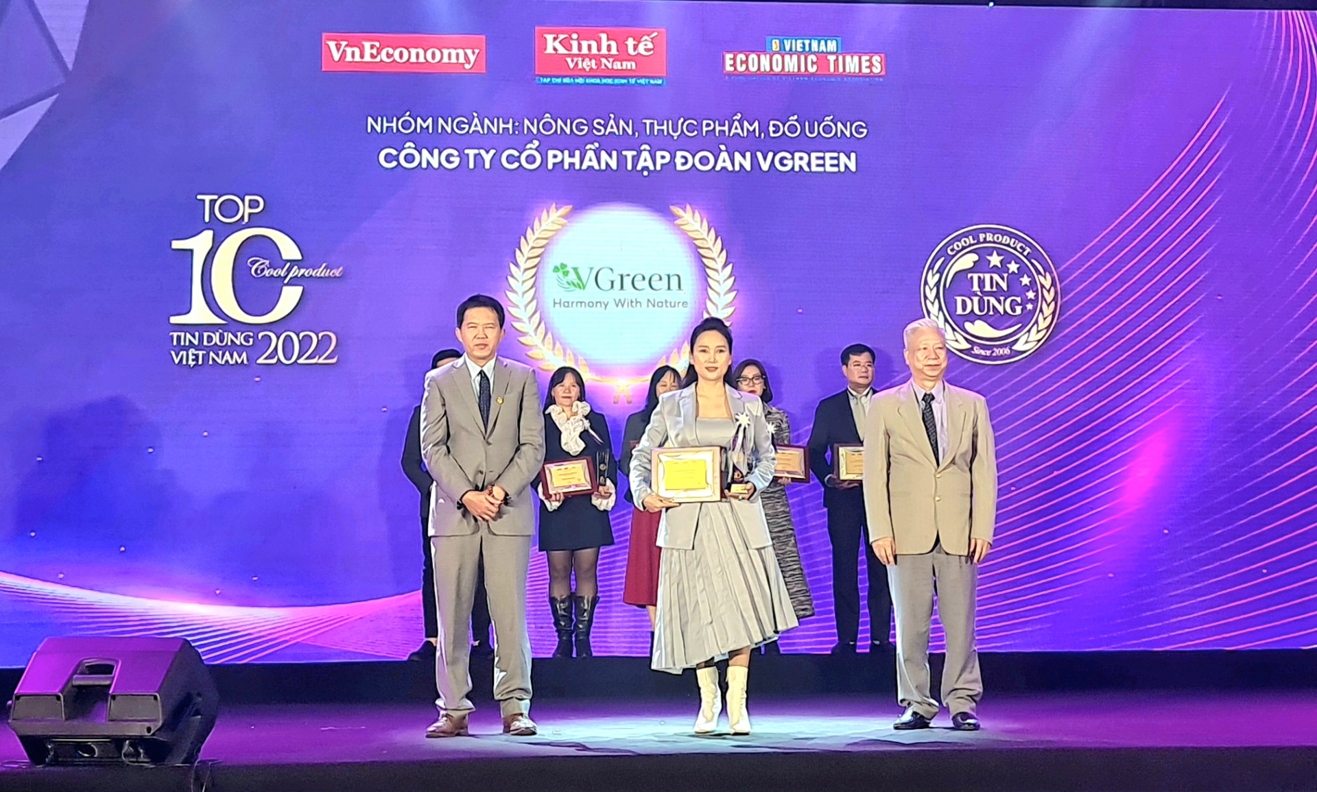 Lễ công bố và vinh danh “Top 100 sản phẩm - dịch vụ tin dùng Việt Nam 2022”